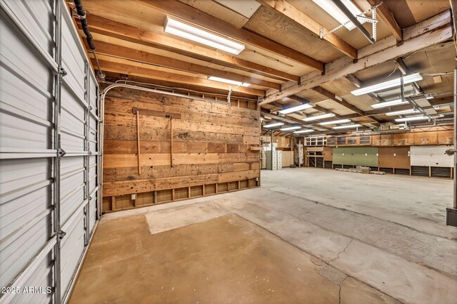 Building Photo - 5123 E Virginia Ave