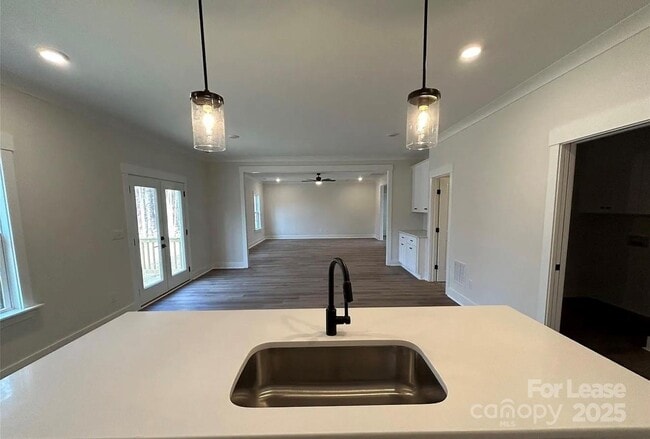 Building Photo - 302 Lester Davis Rd