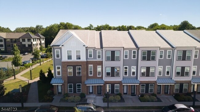 Building Photo - 7 Jessica Ln