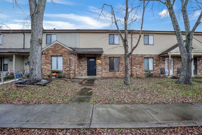 Building Photo - Beautiful 3 Bedroom 1.5 Bathroom Townhome Minutes from Easton