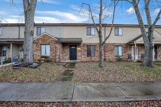 Building Photo - Beautiful 3 Bedroom 1.5 Bathroom Townhome Minutes from Easton