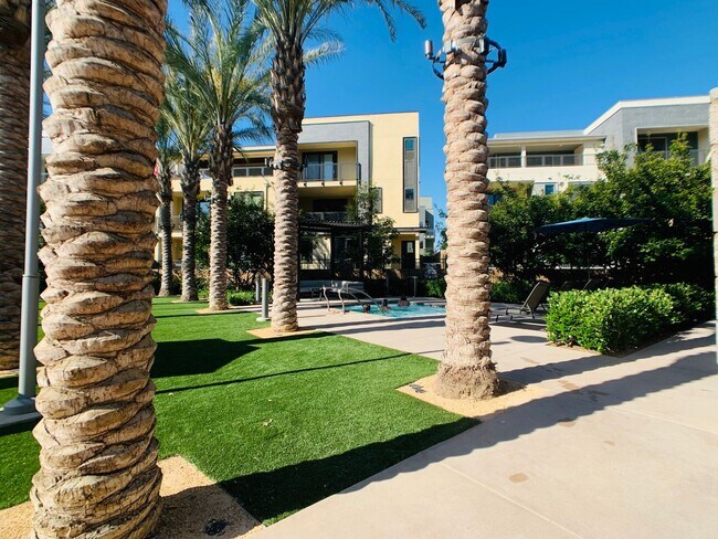 Building Photo - 195 Bowery