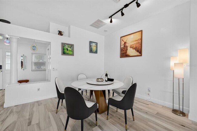 Building Photo - 411 Del Mar Dr