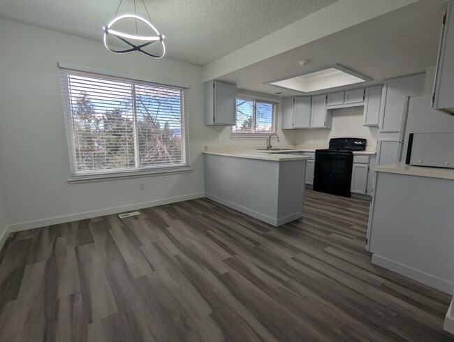 Building Photo - SUPER NICE REMODELED 3 BED, 3 BATH HOME IN HIGHLANDS RANCH!  FEBRUARY 1ST OCCUPANCY!