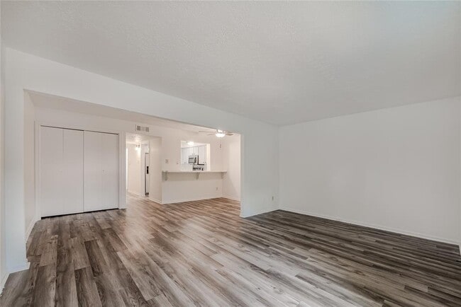Building Photo - 1803 Country Village Blvd