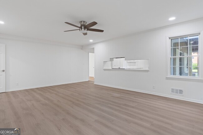 Building Photo - 223 Brookwood Dr