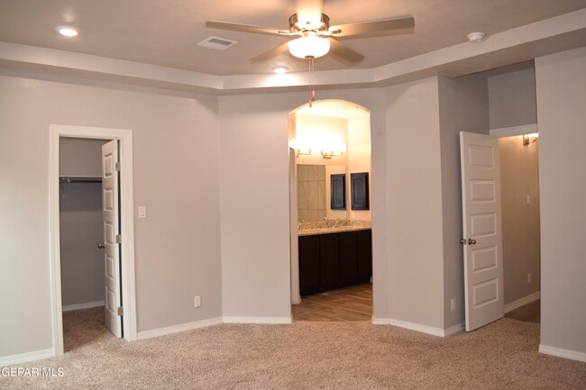 Building Photo - 355 Sol Ct