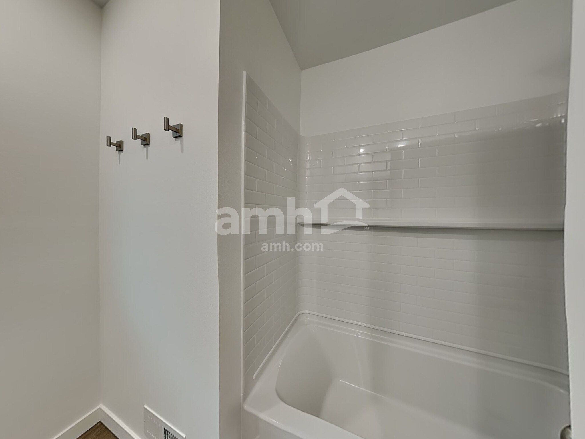 Building Photo - 5048 Washington St SE