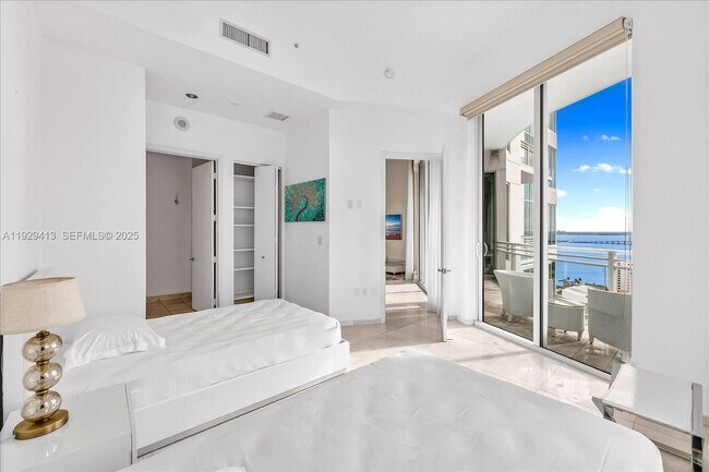 Building Photo - 900 Brickell Key Blvd