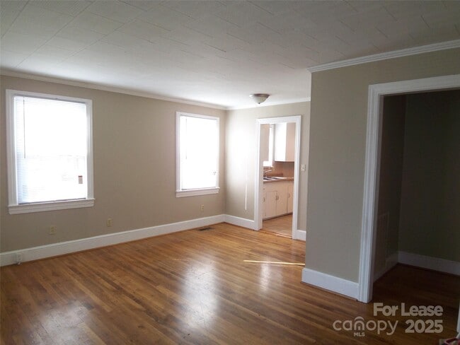 Building Photo - 2421 Pinckney Ave