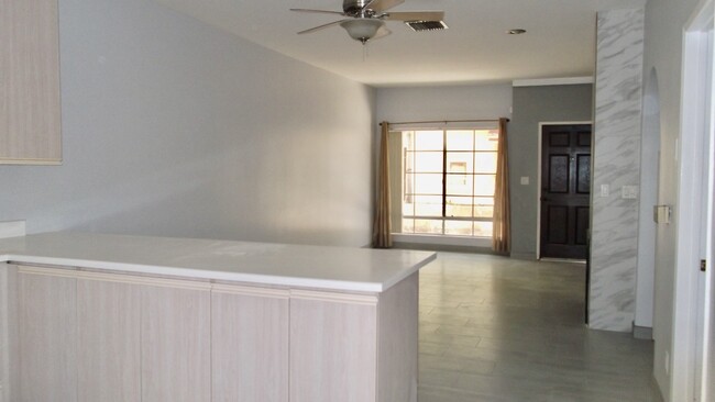 Building Photo - COMING SOON - Spacious Townhouse in Quiet ...