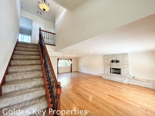 Building Photo - Welcome to this stunning 4-bedroom, 2.5-ba...
