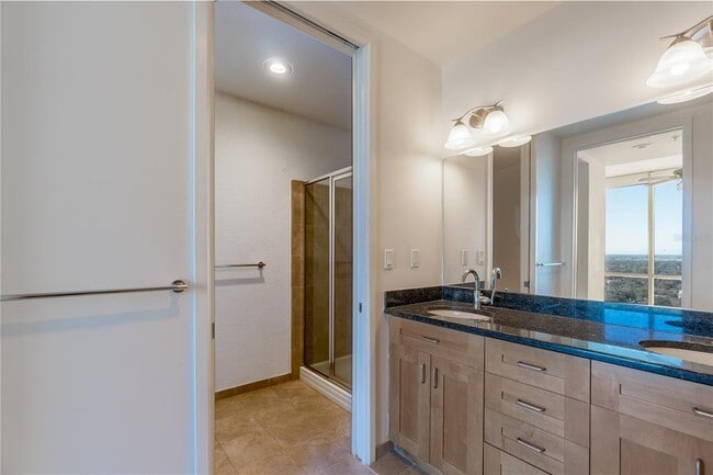 Building Photo - 150 E Robinson St