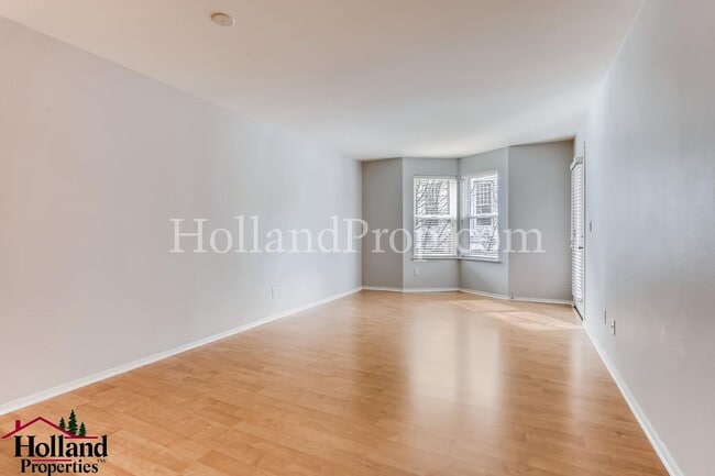 Building Photo - Modern 2-Bedroom Apartment in the Heart of Downtown NEW SUPER PRICE at $1,850!