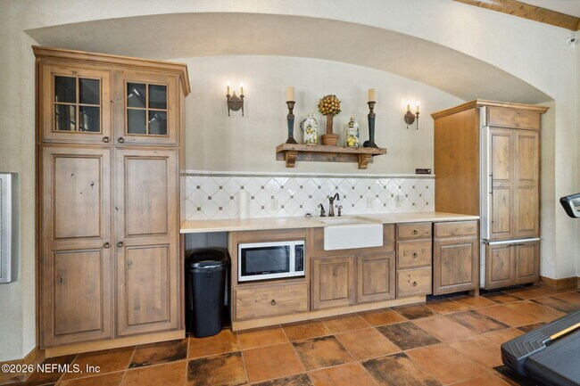 Building Photo - 470 Servia Dr