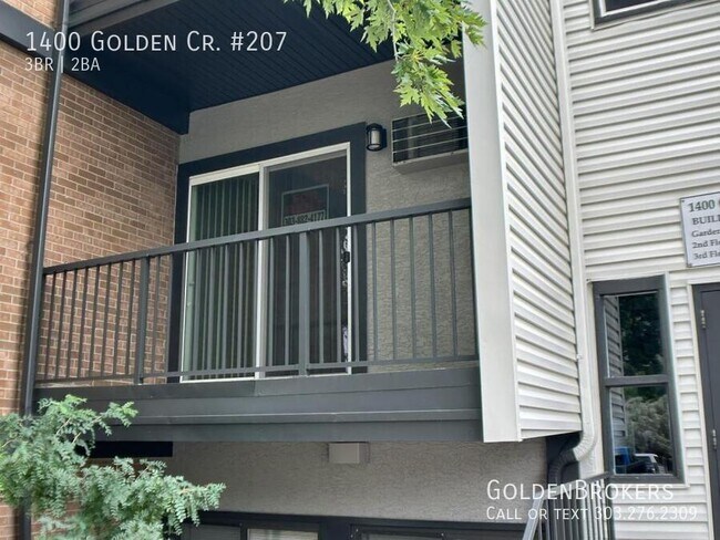 Building Photo - 1400 Golden Cir