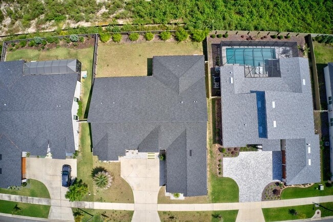 Building Photo - 861 SW 120th Dr