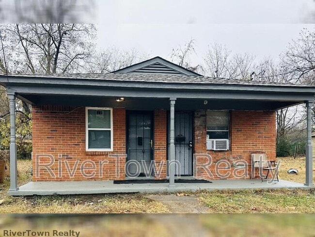 Primary Photo - 1488 Lake Grove St