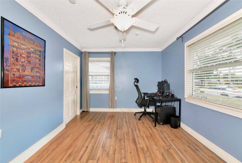 Building Photo - 2004 19th St W