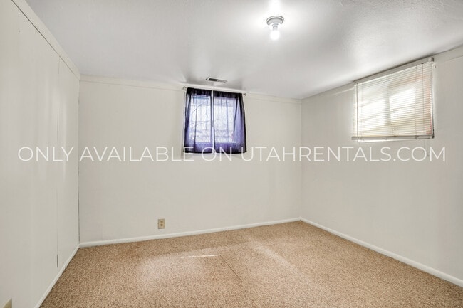 Building Photo - 357 S 200 W St
