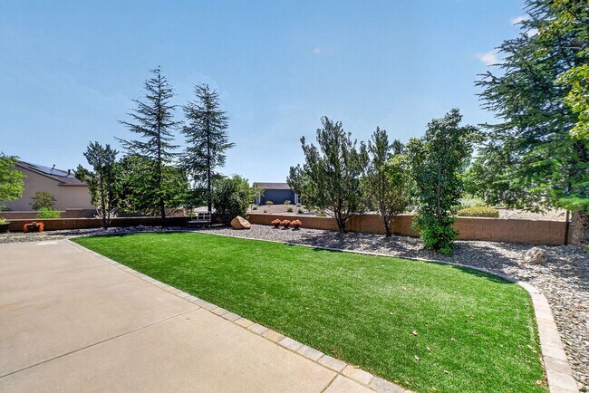 Building Photo - Amazing 5-Bedroom, 2.5-Bath Two Story Home in Stoneridge, PV