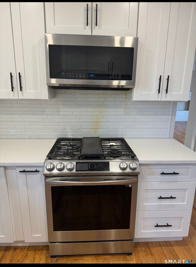 Building Photo - 35 Knapps Hwy