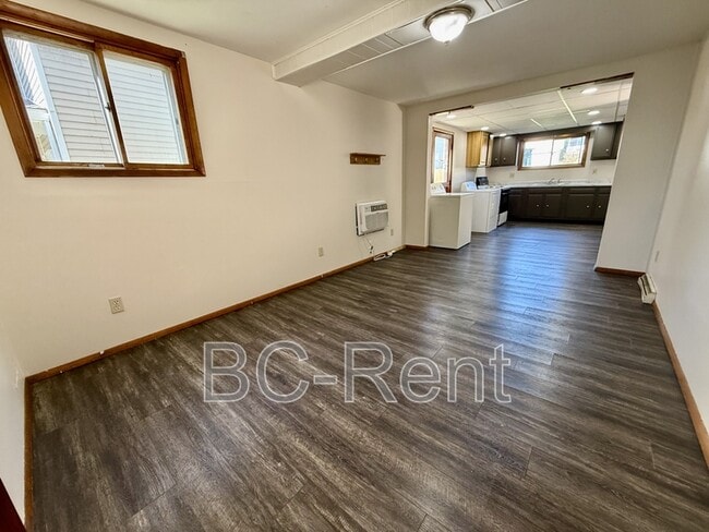 Building Photo - 526 Adams St