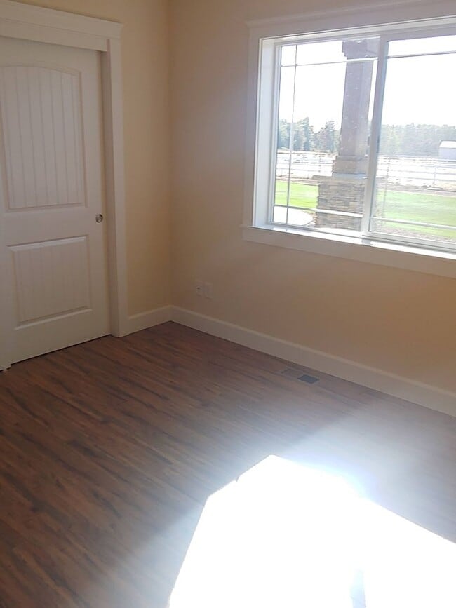 Building Photo - Custom built 3 bedroom, 2.5 bath home with...