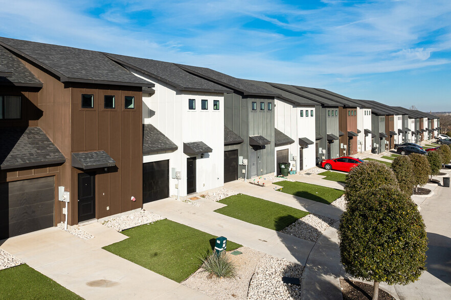 Building Photo - 3323 Brambleton Hill Pl