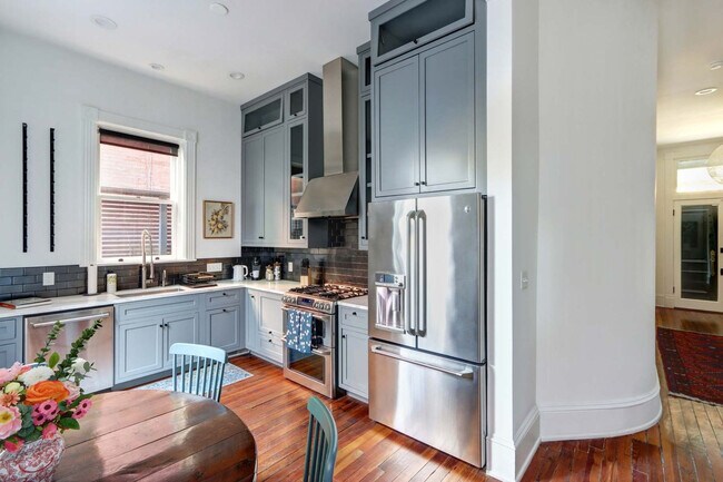 Building Photo - 415 Whitaker St