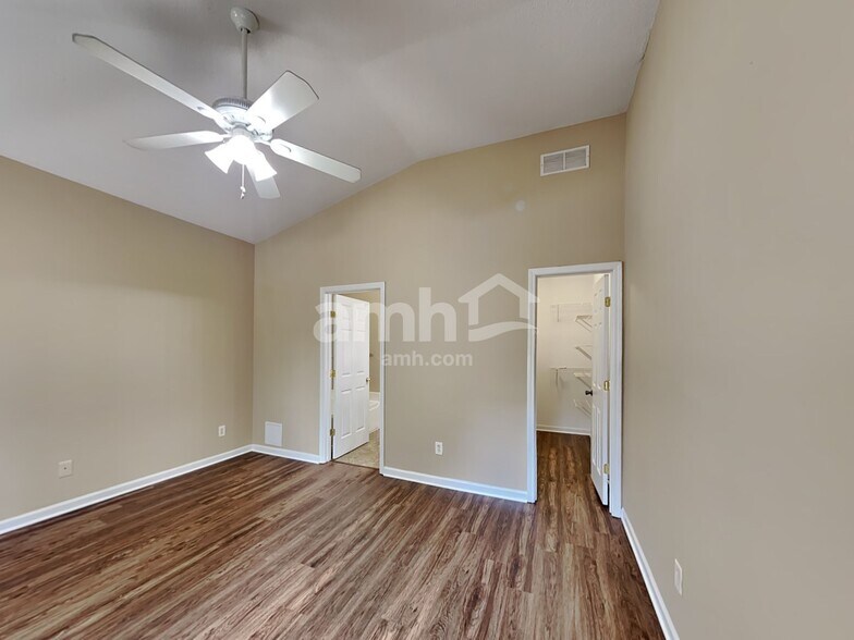 Building Photo - 2135 Beckenham Pl