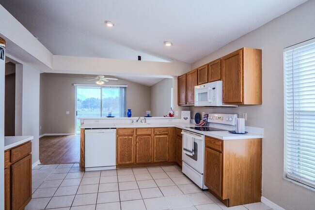 Building Photo - 10815 Lakeside Vista Dr
