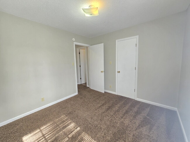 Building Photo - 746 Shelton Cir