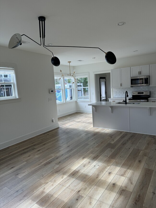 Building Photo - 509 Rosedale Ave