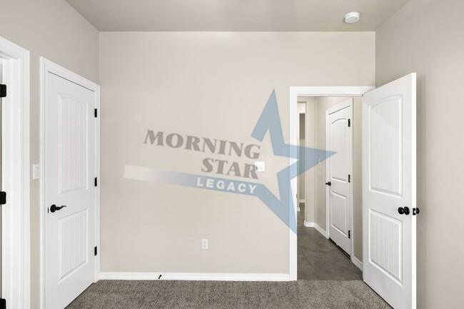 Building Photo - 4 bedroom with 3 bathrooms!!!!
