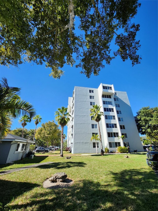 Building Photo - 9001 SW 77th Ave