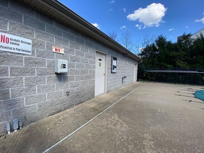 Building Photo - Now Available - 2 Bed 2 Bath House in Brit...