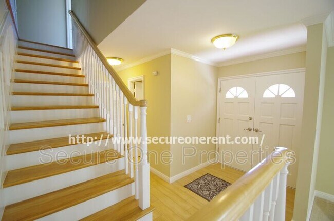 Building Photo - 5827 Fairhaven Ave
