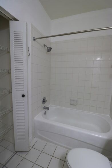 Building Photo - 560 Florida Club Blvd