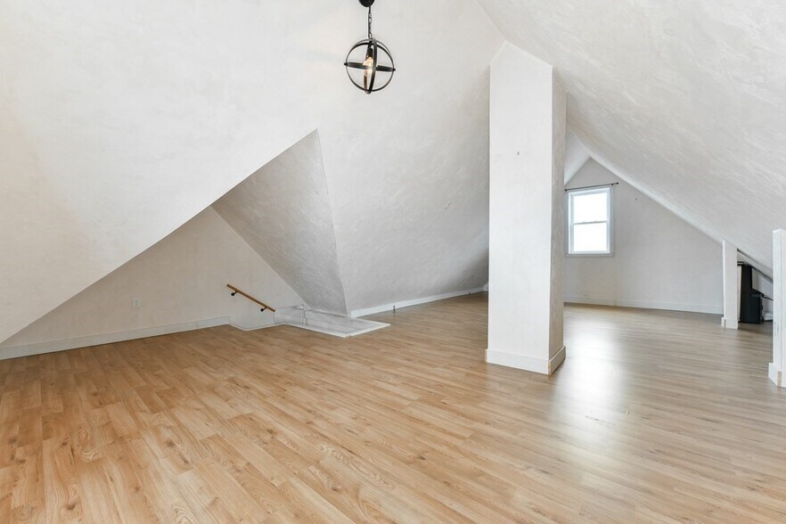 Building Photo - 40 Bosson St