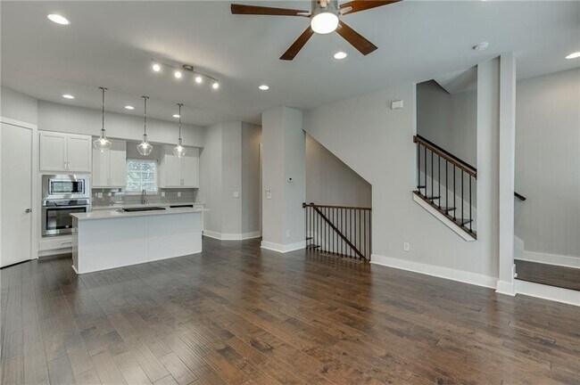 Building Photo - 721 Taylor Ct