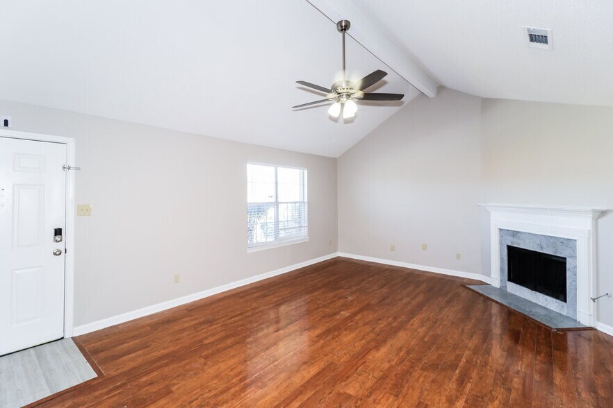Building Photo - 1643 Dexter Ln