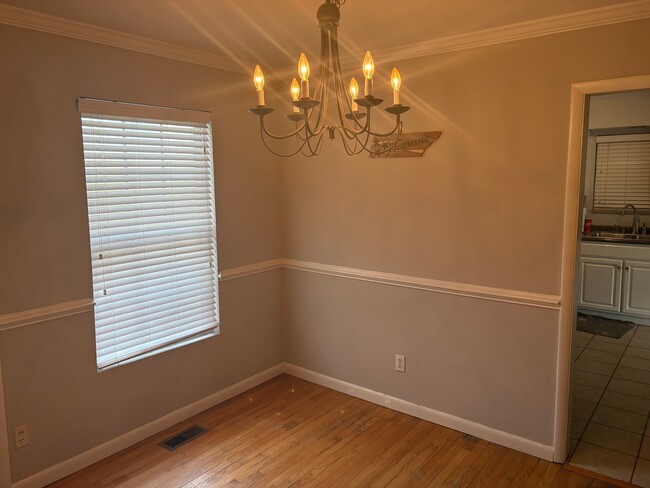Building Photo - Charming 3BR/ 2BA Home in a Prime Location...