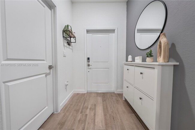 Building Photo - 818 SE 17th St