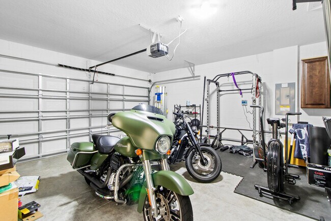 Building Photo - LIKE NEW Home For Rent in Southfork Lakes!