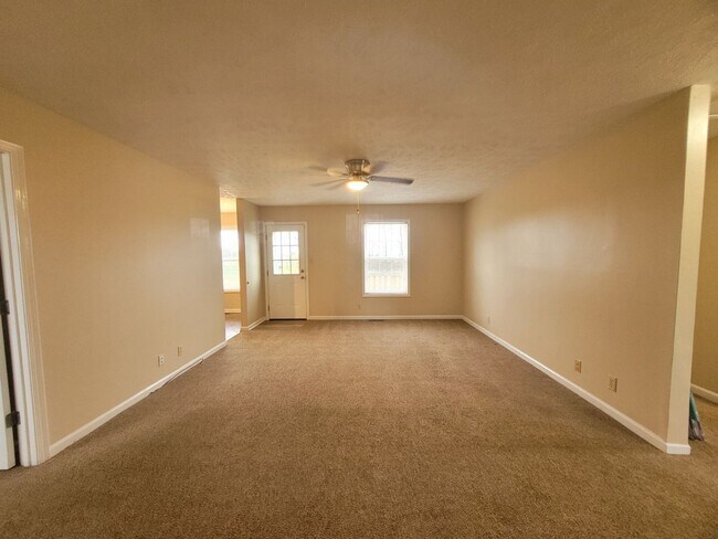 Building Photo - 3 Bed 2 Bath Ranch Style Treasure in Lovel...
