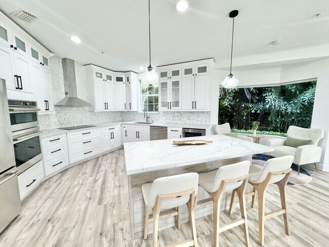 Building Photo - ** COLONADE ** PARK SHORE ** MOORINGS ** 3...