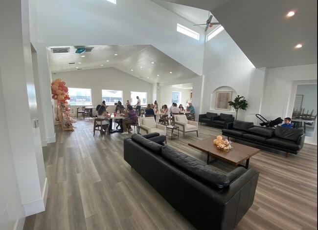 Building Photo - 523 N 310 W