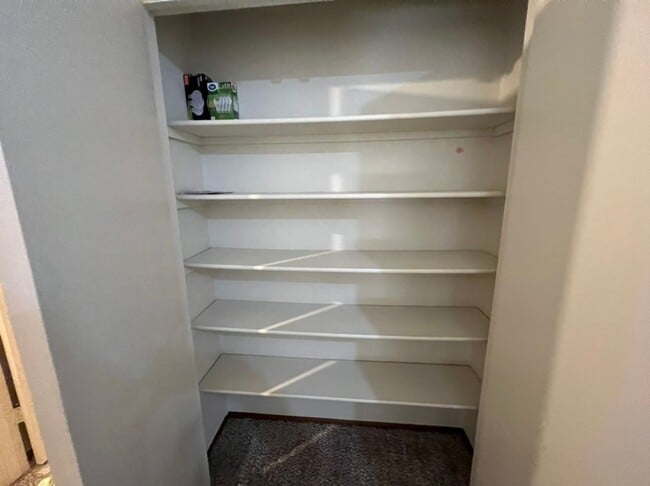 Building Photo - Single story condo located in Cedarbrook's Gated Community!