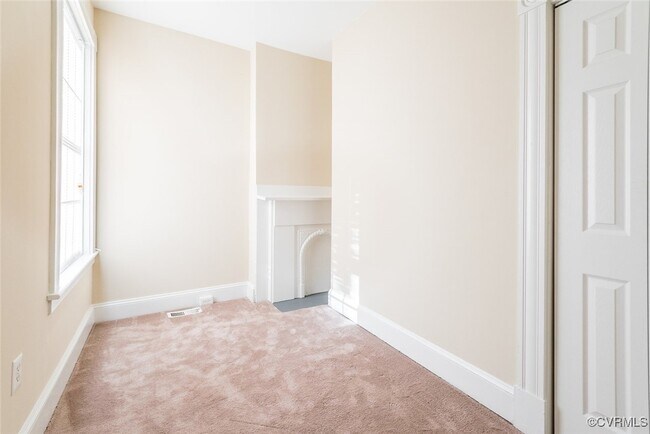 Building Photo - 623 St James St
